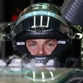 Japonijos GP penktadienio pirmose treniruotėse greičiausias buvo N. Rosbergas