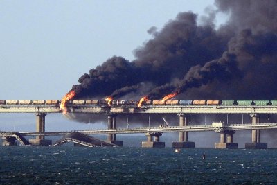 Ant Krymo tilto kilo stiprus gaisras