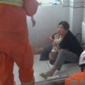 Kinijoje ugniagesiai išgelbėjo lauko tualete įstrigusį berniuką