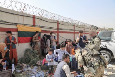 SOP Kabulo oro uoste gelbėja Lietuvai talkinusius afganistaniečius ir jų šeimas