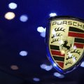 „Porsche Cayenne“ vairavusią moterį iš prabangaus namo išsivežė policija ir uždarė į areštinę
