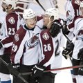 Vieni NHL lyderių „Avalanche“ ledo ritulininkai šventė jau 11-ą pergalę