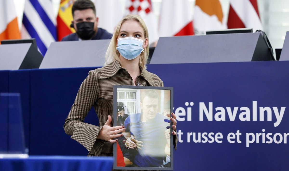 Navalno dukra atsiėmė kalinamam jos tėvui skirtą Sacharovo premiją