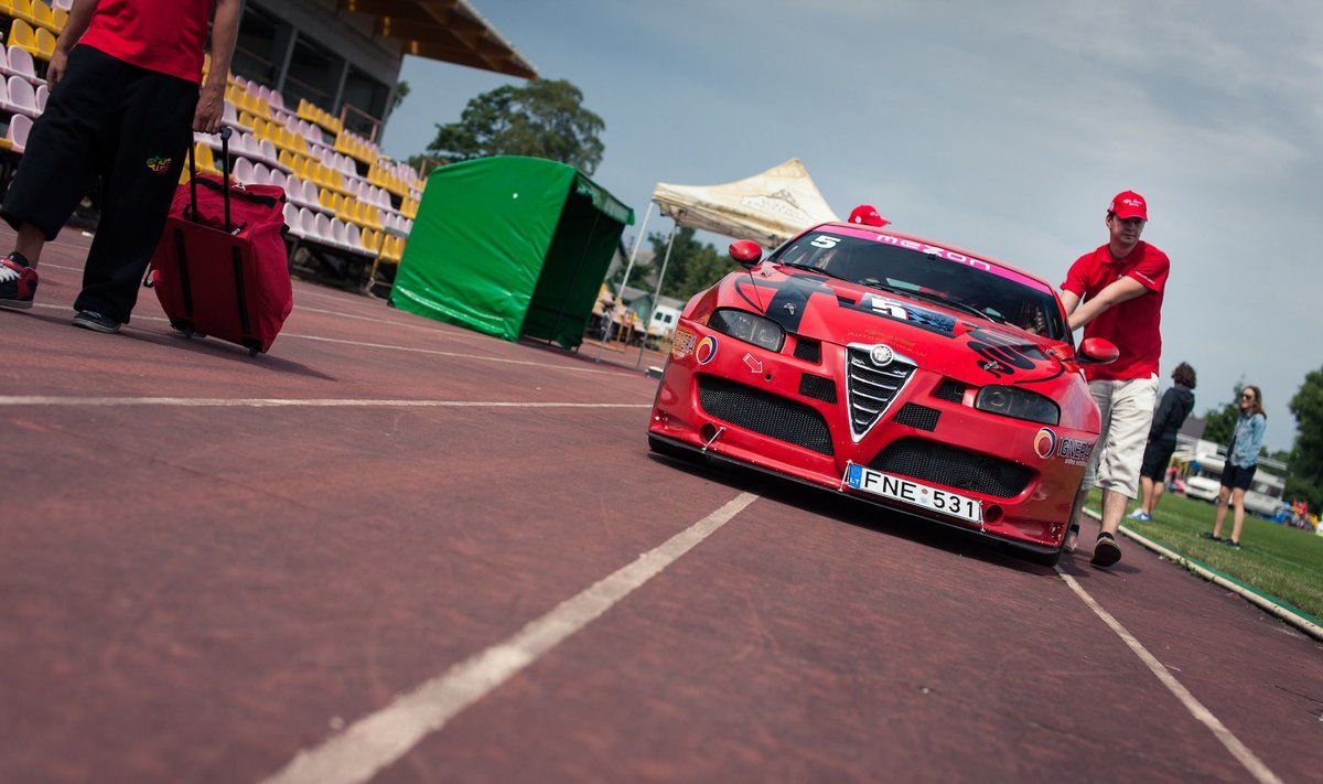 „Alfa Romeo GT Diavolo Rosso” automobilis (waska.lt nuotr.)