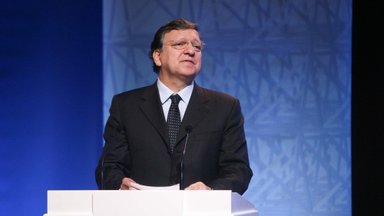 Баррозу: ЕС имеет право и обязан быть на стороне народа Украины